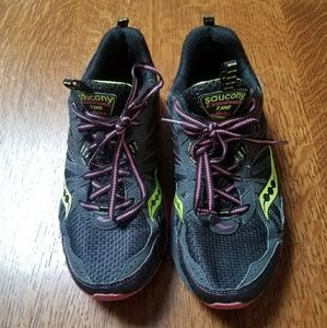 women's saucony shoes size 9